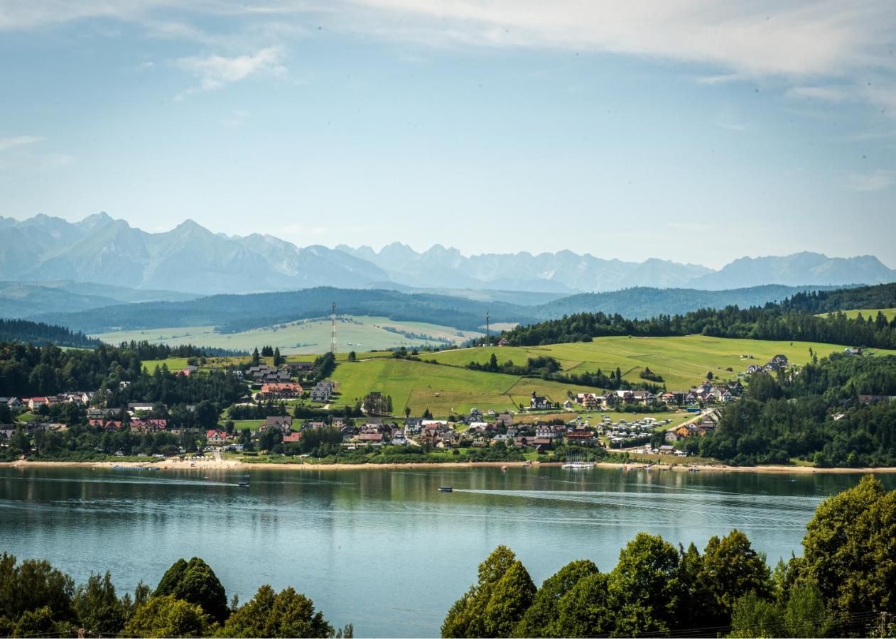 Jezioro Czorsztyńskie z panoramą Tatr